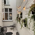 Achilles Bed & Breakfast 4*