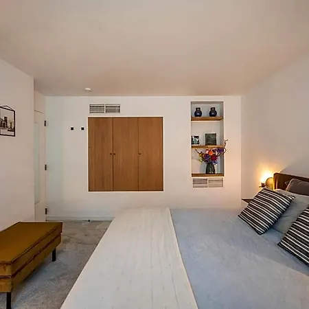 Achilles Bed & Breakfast 4*